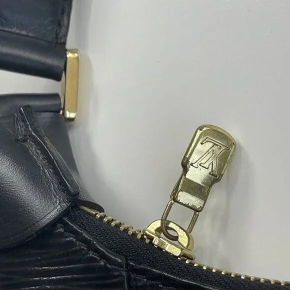 Authentic LOUIS VUITTON Epi Leather Matsy Vintage Black Shoulder Bag Purse Tote - Picture 7 of 8